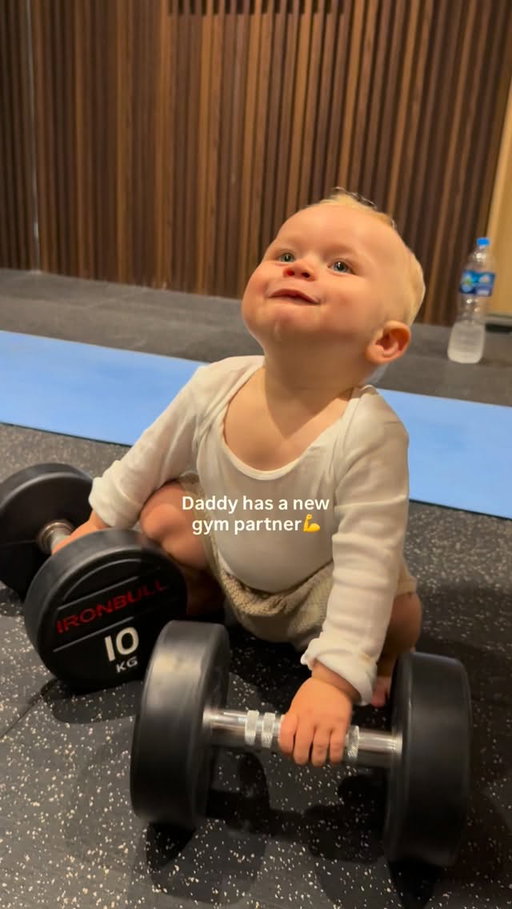 The coolest little gym buddy in town😎💪 

Just can’t get over this vid haha