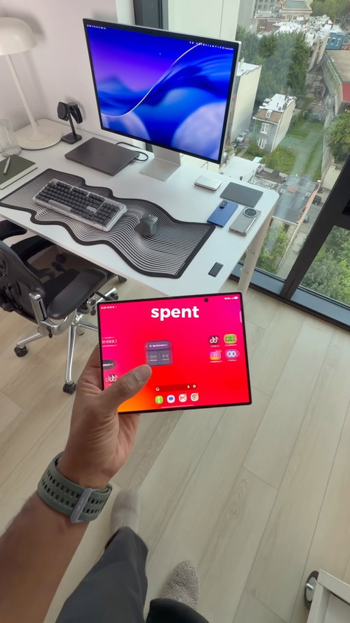My first week with the Galaxy Z Fold 8 did not go as planned. 
#tech #android #samsung #samsunggalaxy #zfold8