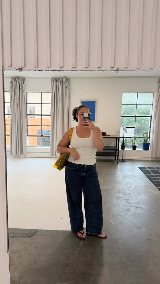 Fighting for my life just to batch content ☔️

Honestly can we all just clap for the fact that my hair stayed in tact through 90% humidity.

#contentbatching #contentcreation