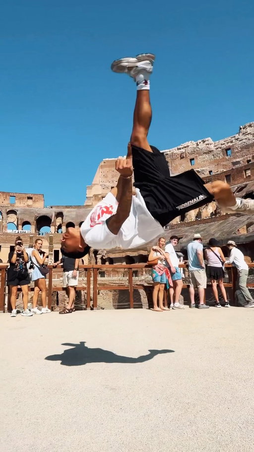 There was Maximus, and then there was Andersen 🏛️🤳🏼