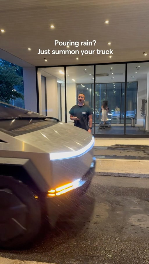 When it rains, it summons

Stay dry by summoning your car to you with the Tesla app

📸 @billykyle