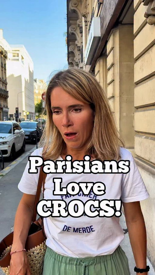 Summer in Paris: Parisians wear Crocs and love them! Yes they are fashionable in Paris!
👉🏻 buy my T-shirt “put-in “ to have the perfect French spirit: 🔗 in my bio.
👉🏻BOOK your tickets for my show in Paris: OH MY GOD, SHE IS PARISIAN!  The only stand-up comedy in Paris in English 🇬🇧 by a true Parisian girl Back on August 28th! 

#parisian #parisfashion #parisianstyle #paris #crocs