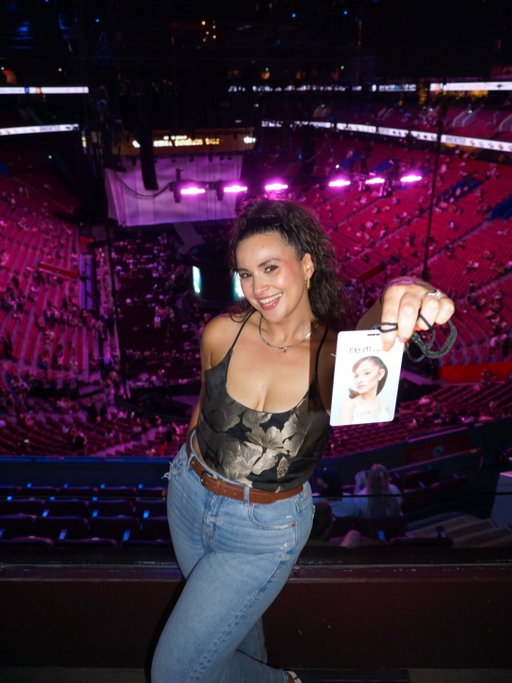 Eternal Sunshine world tour night 2 
@r.e.m.beauty @teamariana @teamariana 
#ariana #eternalsunshinetour #eternalsunshine #arianagrande 

This night feels surreal ✨

@sarahostiguy my photography director for the night. Thank you queen 👸🏻 

Feeling so blessed 🥲 How is this my life? I’m so grateful 💖

Behind the scenes 📸✨