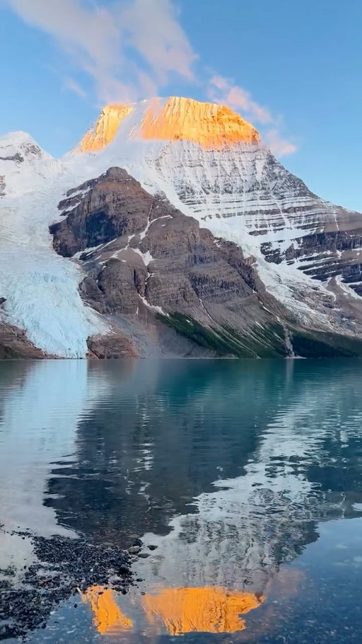 Just wait until you see what’s behind the lake 🤯

#travelcanada #vancouverinfluencer #britishcolumbiacanada #lakesofinstagram