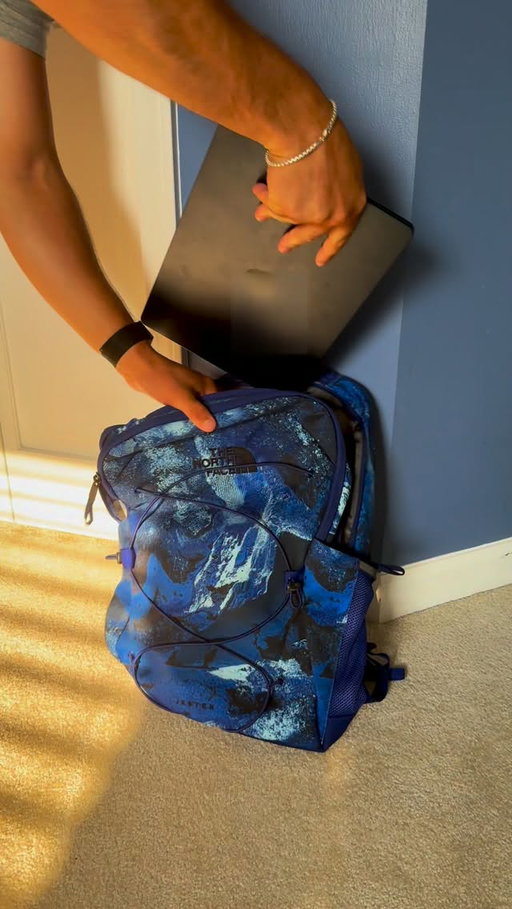 Summer break doesn’t mean my backpack gets a break. 

Whether I’m heading to train, grabbing coffee, getting work done, or running around town, the North Face Jester Backpack has become my everyday carry.

Love that this Half Dome Strata print is inspired by Yosemite Valley and is only available at @dickssportinggoods 

Perfect timing if you’re getting ready for back-to-school.

@dickssportinggoods @thenorthface #dkspartner