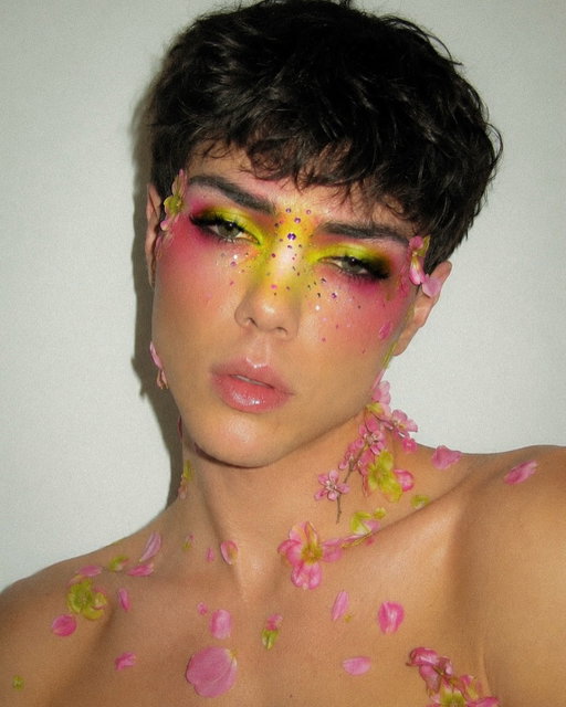 petal… petuhlll… peaightauxhl… 𓆸 𐙚⋆°｡⋆♡

face ૮₍ ˶ᵔ ᵕ ᵔ˶ ₎ა
foundation: @r.e.m.beauty sweetener foundation
concealer: @r.e.m.beauty sweetener concealer
blush: @r.e.m.beauty eclipse blush in matinee
#rembeauty 

eyes ꩜
@colourpopcosmetics fade into hue palette #colourpopme