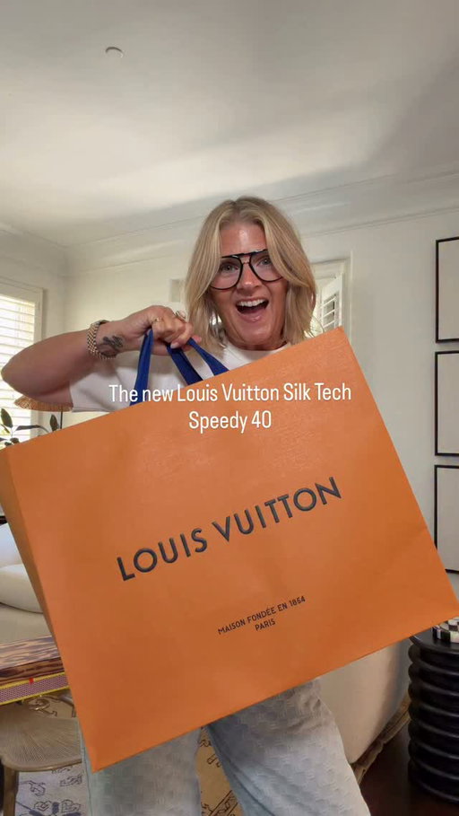 The new Louis Vuitton Silk Tech Speedy 40. From the Silk Tech fabric to the details that make it different, I break it all down. 🤍

#LouisVuitton