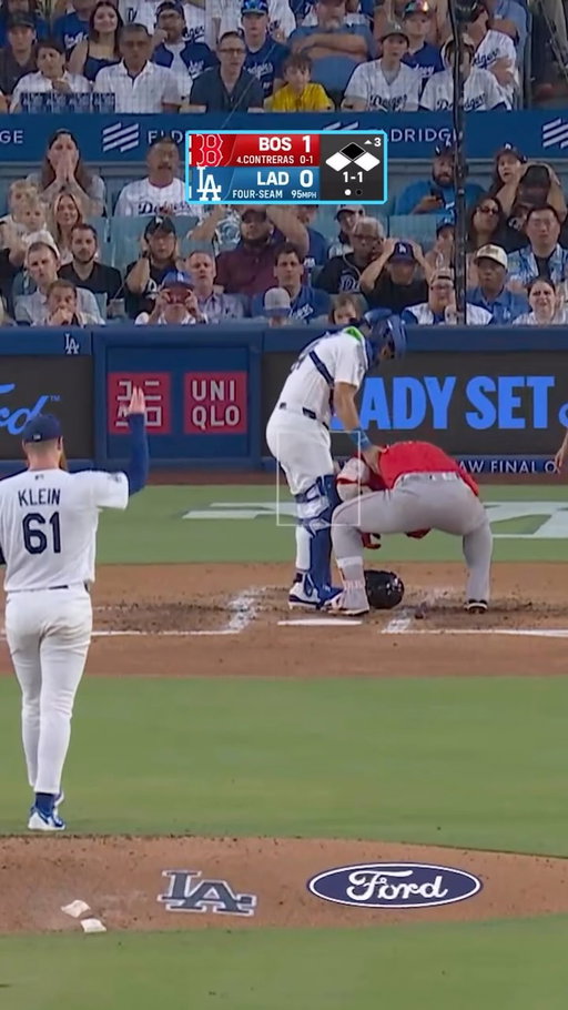Willson Contreras avoided one pitch then got hit in the head by another. He ultimately left the game

#redsox #mlb #baseball #sports #dodgers