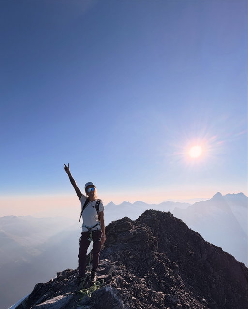 E I G E R 🇨🇭⛰️

The most epic 2 days to 4000m via the Mittellegi Integrale, an extended route to the summit I wasn’t even sure I was capable of doing 2 days before 🙏

Heart so so full, so many memories & photos will never do it justice 🤍