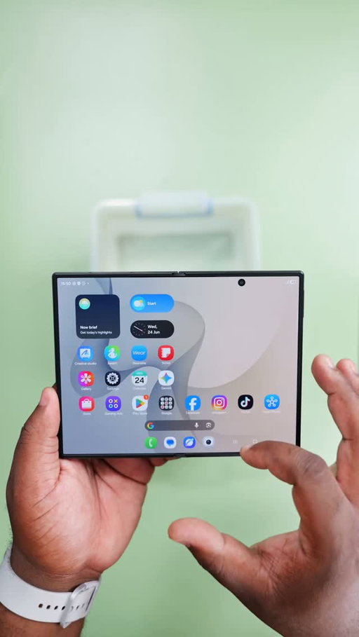 Samsung Galaxy Z Fold8 Unboxing. 

Preorder Link is in my bio.

#samsunggalaxyzfold8 
#galaxyunpacked
#GalaxyFold8
#OwnTheNewShape
#JoyMaxxing
SamsungNigeria