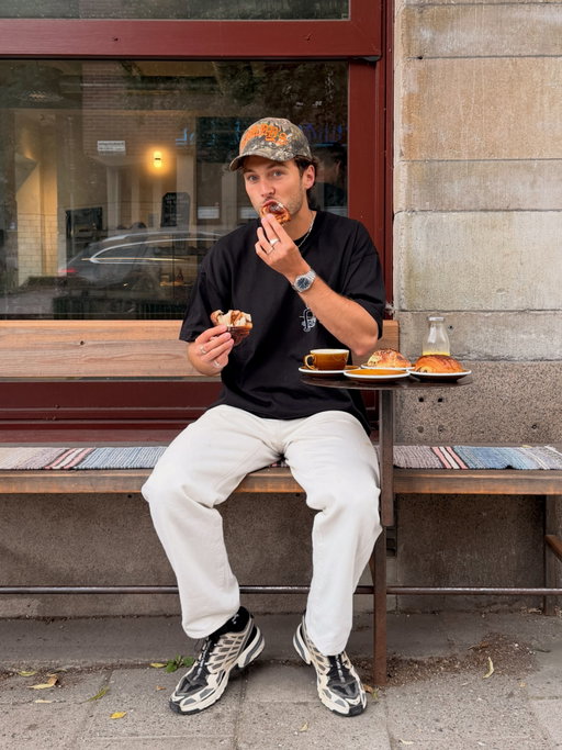 Is Stockholm Europe’s most underrated city? I love it so much 🇸🇪🫶
My Stockholm go tos:

- @lillebrorsbageri is non-negotiable, always. They make THE best cardamom bun. 🧑‍🍳 
- ⁠Swedish meatballs are more than Ikea, my essential spot for them is @tennstopetsthlm.
- ⁠Drink the tap water, it’s damn delicious. 
- ⁠World class burgers and beer at @stigbergetsfot, every time.
- @niklasekstedt is just the coolest chef, and his restaurant is no different. 🔥 
- ⁠Get out on the water if you can, it’s safe and totally legal to get in and swim ANYWHERE in Stockholm. (Bit different to the Thames lol) 🏊‍♀️ 
- ⁠⁠Sounds weird but sour cream, honey and a pickle, served with vodka from @schmaltzdelicatessen is a kookie bitch but sure is fun. 
- ⁠@omnipollo Flora; a taproom in the park - it’s perfect. 
- ⁠@svedjanbagerisoder is also pretty exceptional, a cheese roll is a big thing here - may sound simple but it’s not.
- ⁠@adamalbin_sthlm if you want to indulge your lips in some real fine, fine dining.

Be back soon Stockholm x