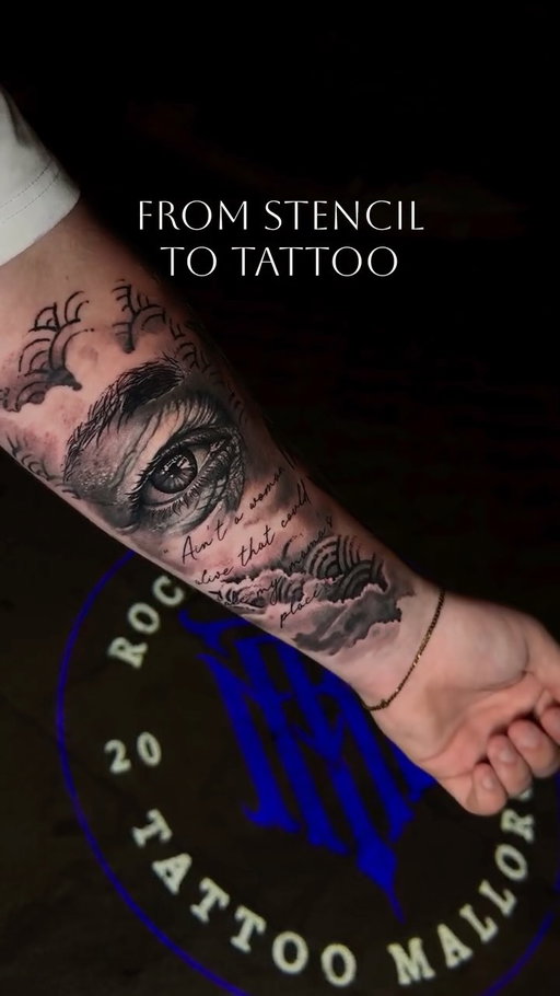 Every tattoo starts with an idea.
From stencil to skin, every detail matters. ⚡️

Black & grey realism by @leandroreyestattoo 

📍 Rock’n’Roll Tattoo Studio, Santa Ponsa, Mallorca.

#RealismTattoo #BlackAndGrey #TattooArtist #MallorcaTattoo #RockAndRollTattoo InkLife