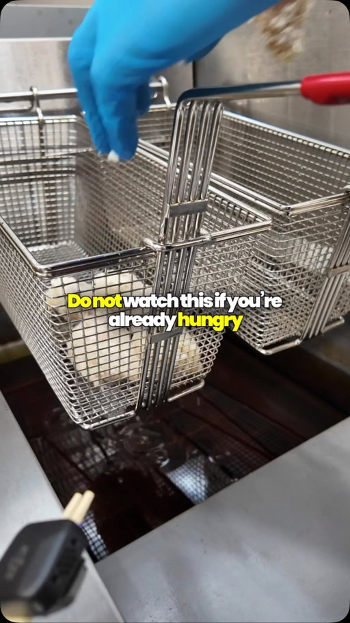 Consider yourself warned! ⚠️

Watching fresh ingredients stack up in 8 seconds is a dangerous game when your stomach is already growling. Don’t blame us if you’re ordering lunch right after this!

👉 Drop a 🤤 if this made you hungry! #bowlsofrice #hungry #lunchidea