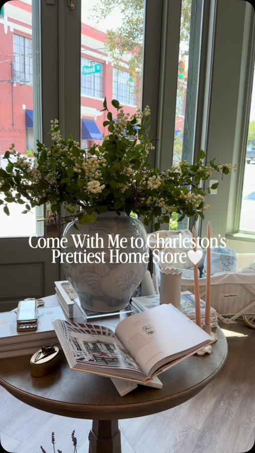 Beautiful spaces have a way of making you feel at home. Brooke & Lou is one of those places I always leave feeling inspired @brookeandlou ✨🌾 #

charlestongirl #charleston