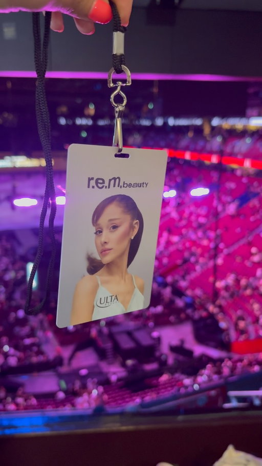 Ariana Grande concert, Eternal Sunshine world tour night 2 in Montreal 🌸💐🌸

No trending audio required 

@arianagrande @teamariana @brighterdaysaheadfdn @purplepr 
#ariana #arianagrande #arianagrandefanpage #eternalsunshine