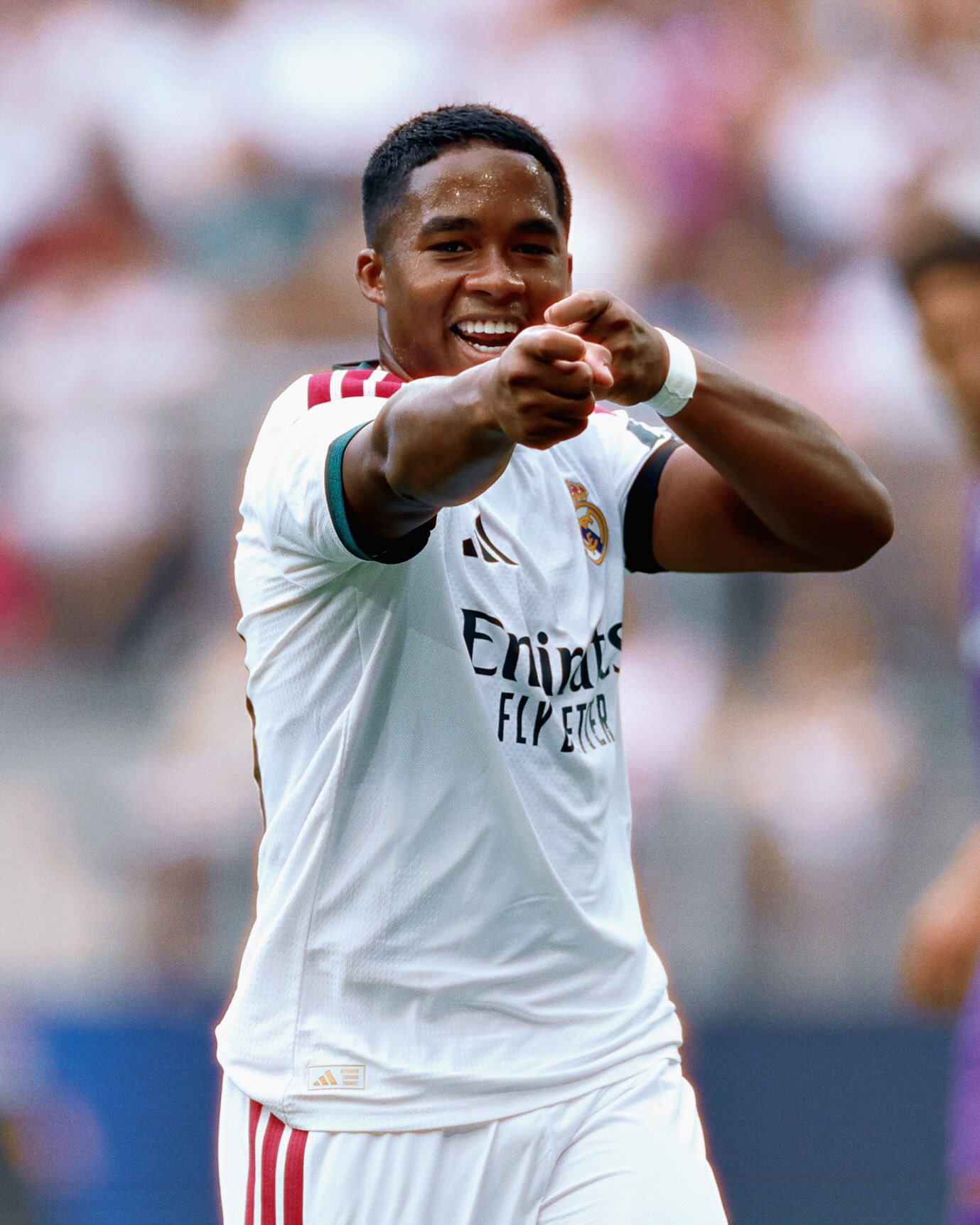 Buenas sensaciones. A seguir trabajando! 🤍⚽️💪🏿 @realmadrid