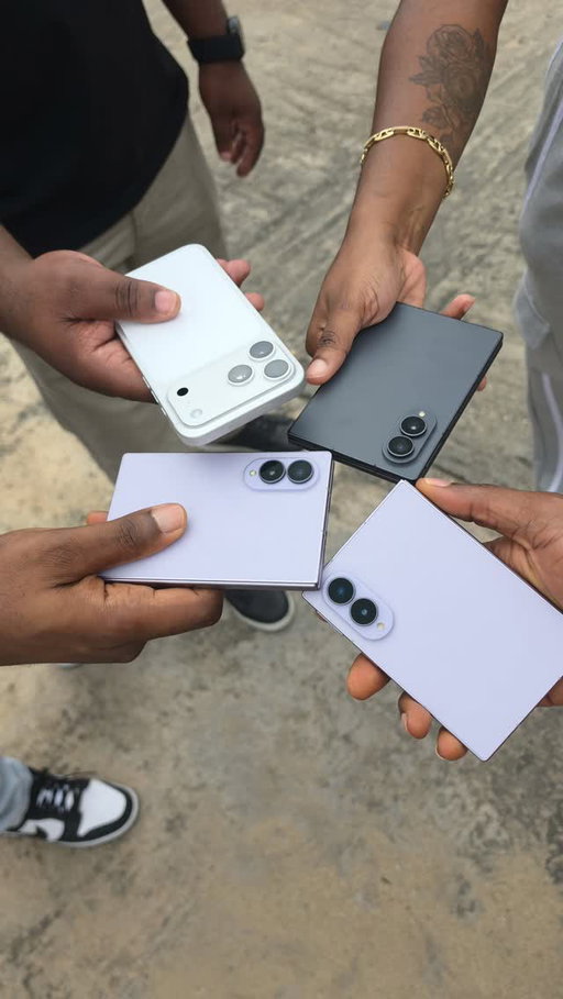 Love is cold kunuuuuu 🎵 🎵 🎵 🎵
Galaxy Z Fold8 phone of the year?

#GalaxyZFold8