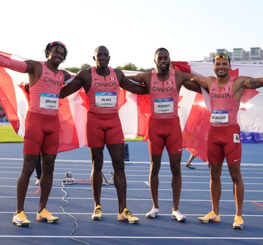 𝗦𝗣𝗥𝗜𝗡𝗧𝗜𝗡𝗚 𝗧𝗢 𝗦𝗜𝗟𝗩𝗘𝗥! 🥈🇨🇦

Aaron Brown, Jerome Blake, Brendon Rodney and Andre De Grasse race to silver in the men’s 4x100m relay, clocking 38.11 after a thrilling finish at the Commonwealth Games in Glasgow.

Another relay medal for Team Canada. 

—

𝗩𝗘𝗥𝗦 𝗟’𝗔𝗥𝗚𝗘𝗡𝗧 À 𝗧𝗢𝗨𝗧𝗘 𝗩𝗜𝗧𝗘𝗦𝗦𝗘! 🥈🇨🇦

Aaron Brown, Jerome Blake, Brendon Rodney et Andre De Grasse remportent l’argent au relais 4x100m masculin avec un chrono de 38.11 après une arrivée spectaculaire aux Jeux du Commonwealth à Glasgow.

Une autre médaille en relais pour le Canada. 

📸: @kellermans.lens
