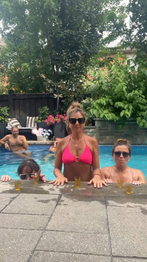 Your Daily dose of crazy  @c.e.d.p @alexandraemma #pool #fun #paluzzigirls #paluzzi #poolparty #summer #wild #thesegirlsareonfire