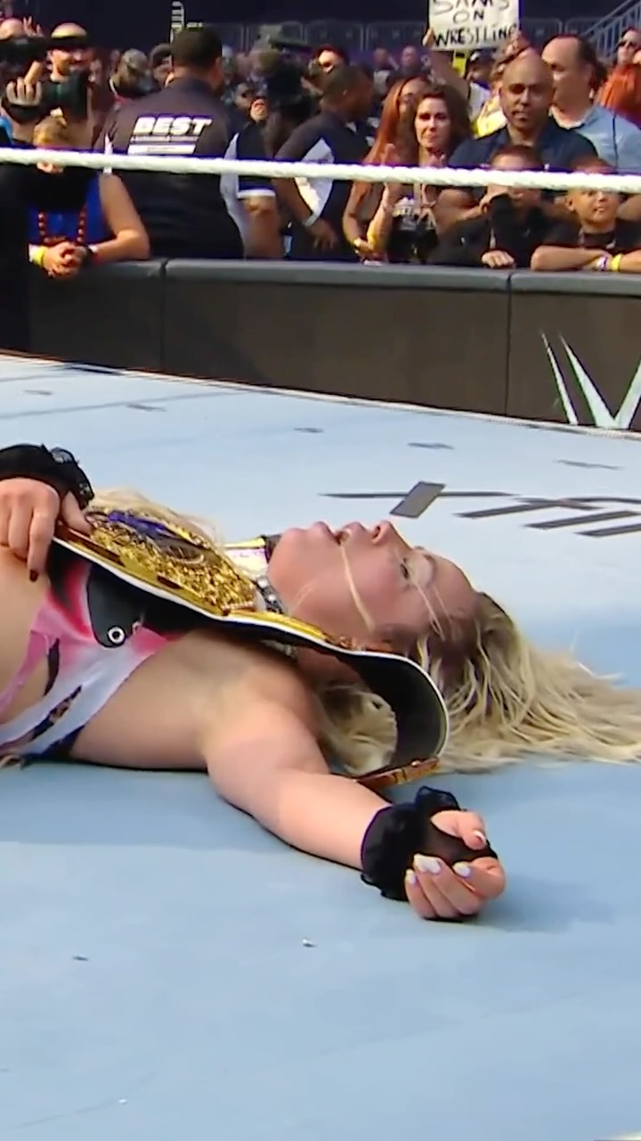 WHAT. A. MATCH. @iyo_sky gave it her all, but @yaonlylivvonce is STILL your Women’s World Champion! 

Stream #SummerSlam LIVE RIGHT NOW on the @espn App with ESPN Unlimited!