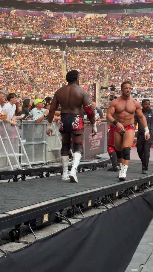 LA Knight and Solo Sikoa bestfriends now! #WWE