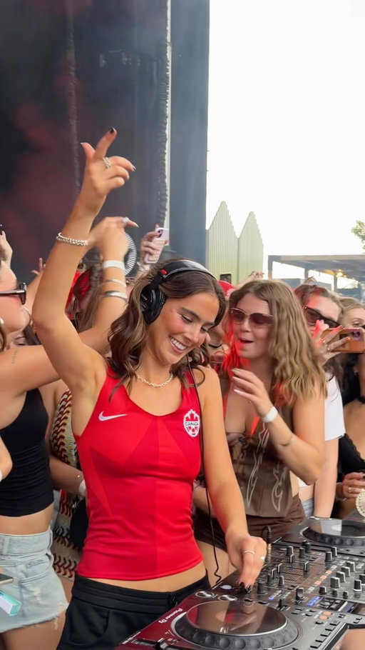 @zulannnnnnn la reine 🇦🇷
-
Core memory unlocked 💫

📍 Scène de l’île @cocacola_ca