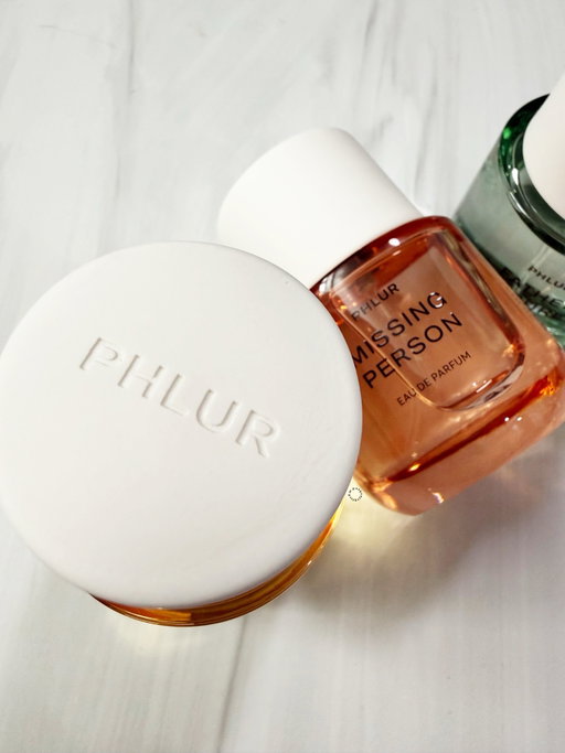 Phlur you truly complete me. I have not stopped wearing Honey Moon since June! She is my perfect scent!!! I have all the base notes listed below, which scent calls your name the most?!! @phlur 

Honey Moon
Base Notes: Tonka, Vanilla Bean, Sandlewood

Missing Person
Base Notes: Sandlewood Australian Oil, Blonde Wood, White Musk

Father Figure
Base Notes: Skin Musks, Vanilla Madagascar, Patchouli Leaf, Sandlewood

Mindfully Formulated
Radically Transparent
Responsibly Sourced

#phlur #phlurfragrances #wearwhatstrue