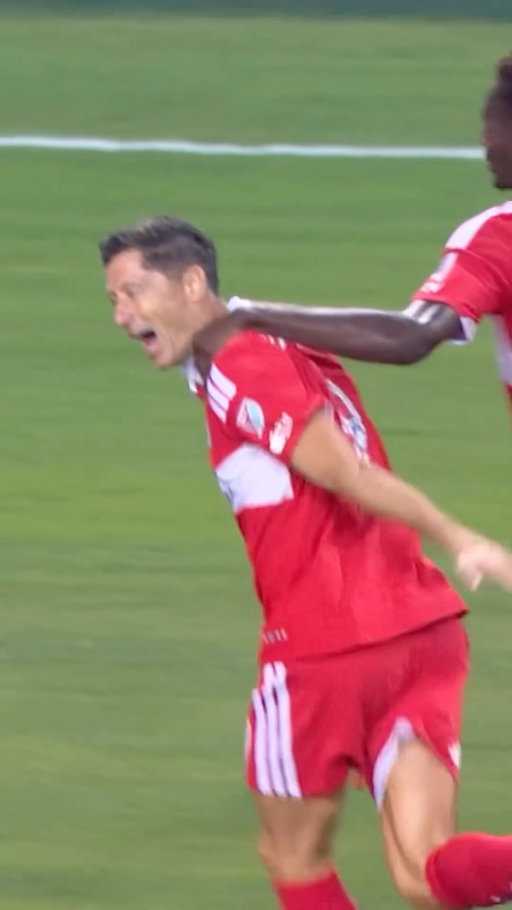Welcome to MLS and the @chicagofire, Robert Lewandowski 💪
