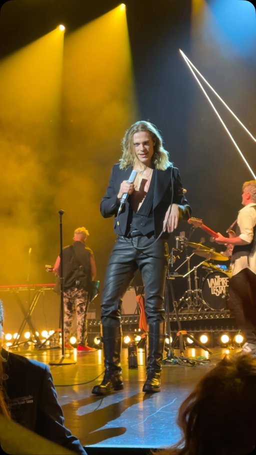He’s so sassy! 

Sam Reid performs live in NYC as the Vampire Lestat for the season premiere of the Interview with the Vampire AMC series.

 #lestat #thevampirelestat #interviewwiththevampire #iwtv #samreid