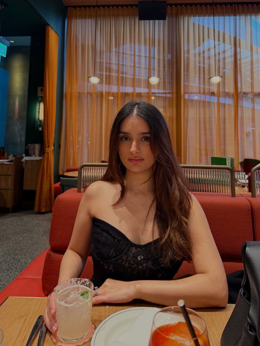 Bit of a cocktail girly 🍸
(The cocktail kicked in by the last slide 🤪)

Top: @bardot 
Bag: @polene_paris 

#restaurantsmelbourne #southasian #fashioninfluencermelbourne #outfitofthenight #beautyinfluenceraustralia