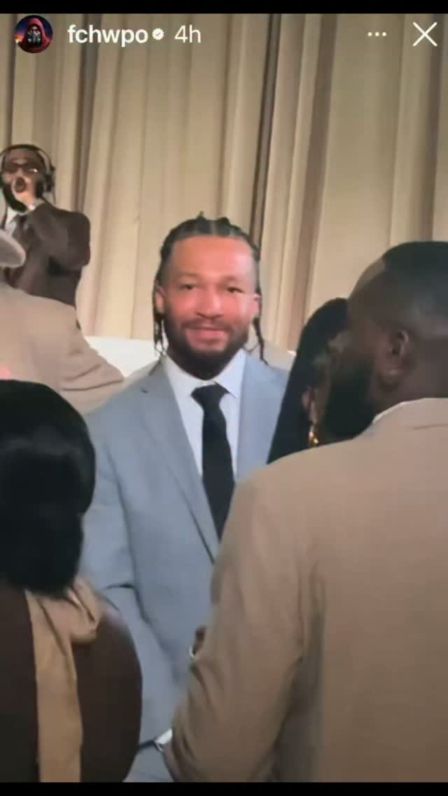 Knicks vs Sixers mind games have already begun as Jaylen Brown snipes out Jalen Brunson at Donovan Mitchell's wedding 😂.

Follow @knicksfantv for news, podcast clips and fan meetups / watch parties!