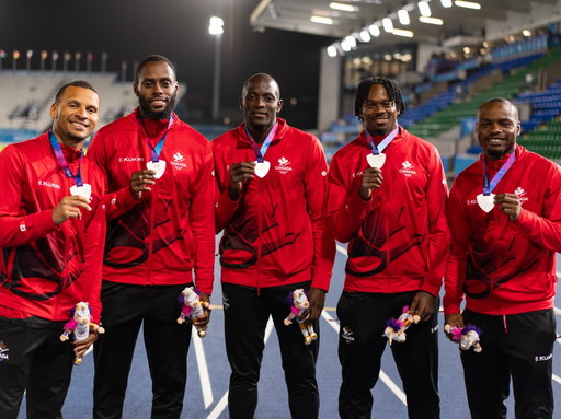 𝗦𝗜𝗟𝗩𝗘𝗥, 𝗧𝗢𝗚𝗘𝗧𝗛𝗘𝗥 🥈🇨🇦

Aaron Brown, Jerome Blake, Duan Asemota, Brendon Rodney and Andre De Grasse celebrate Canada’s silver medal in the men’s 4x100m relay at the Commonwealth Games.

A performance built on speed, trust and teamwork. 

—

𝗟’𝗔𝗥𝗚𝗘𝗡𝗧, 𝗘𝗡𝗦𝗘𝗠𝗕𝗟𝗘 🥈🇨🇦

Aaron Brown, Jerome Blake, Duan Asemota, Brendon Rodney et Andre De Grasse célèbrent la médaille d’argent du Canada au relais 4x100m masculin aux Jeux du Commonwealth.

Une performance bâtie sur la vitesse, la confiance et le travail d’équipe. 

📸: @kellermans.lens