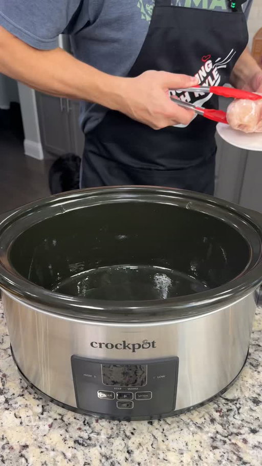 The easiest and most delicious creamy chicken pasta you can make in the crockpot. #easyrecipe #recipeoftheday #homecook
Looking for delicious and simple dinner ideas? This video shows you how to make an amazing parmesan garlic chicken recipe using your slow cooker. We'll show you how to cook chicken in a fuss-free way, making it one of our favorite easy recipes that will satisfy your whole family. 😋