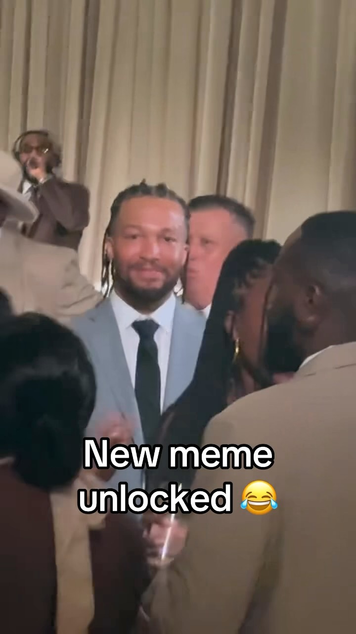 Jalen Brunson stared down Jaylen Brown at Spida’s wedding 😭

(via @fchwpo)
