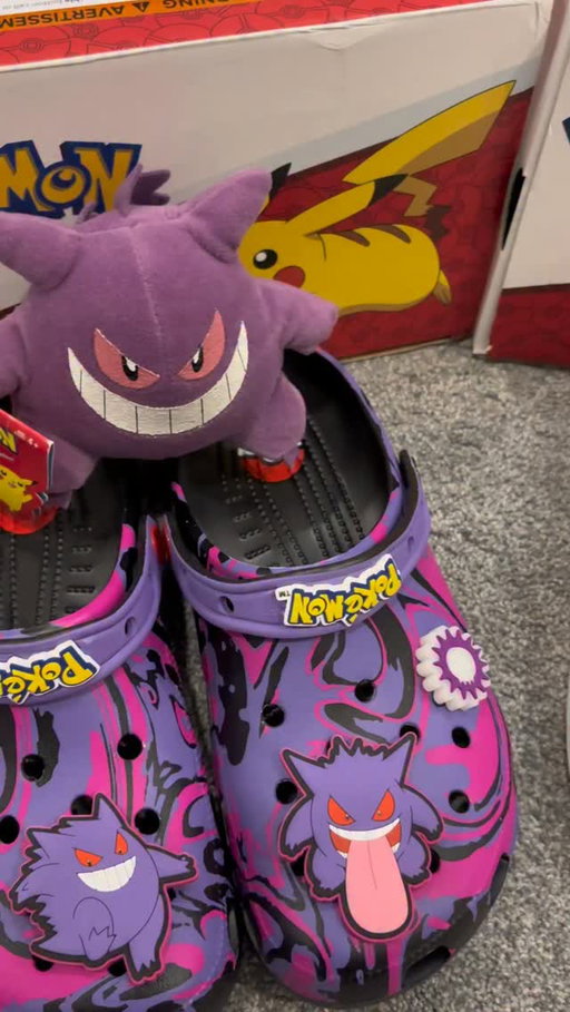 😈 The Gengar @crocs are back in stock on their Canadian site! 😱 A random drop I never expected to see again! These are one of m favourite pairs I own! Not only is the design pretty cool, but it featuring a light-up charm on the side! Not sure how long they will be in stock for, but I thought I would give everyone a heads up, just in case! 💜

https://www.crocs.ca/pokmon-gengar-classic-clog/210244,en_CA,pd.html?cgid=60plus&cid=001

#gengar #crocs #pokemon #pokemoncommunity #pokemonplush