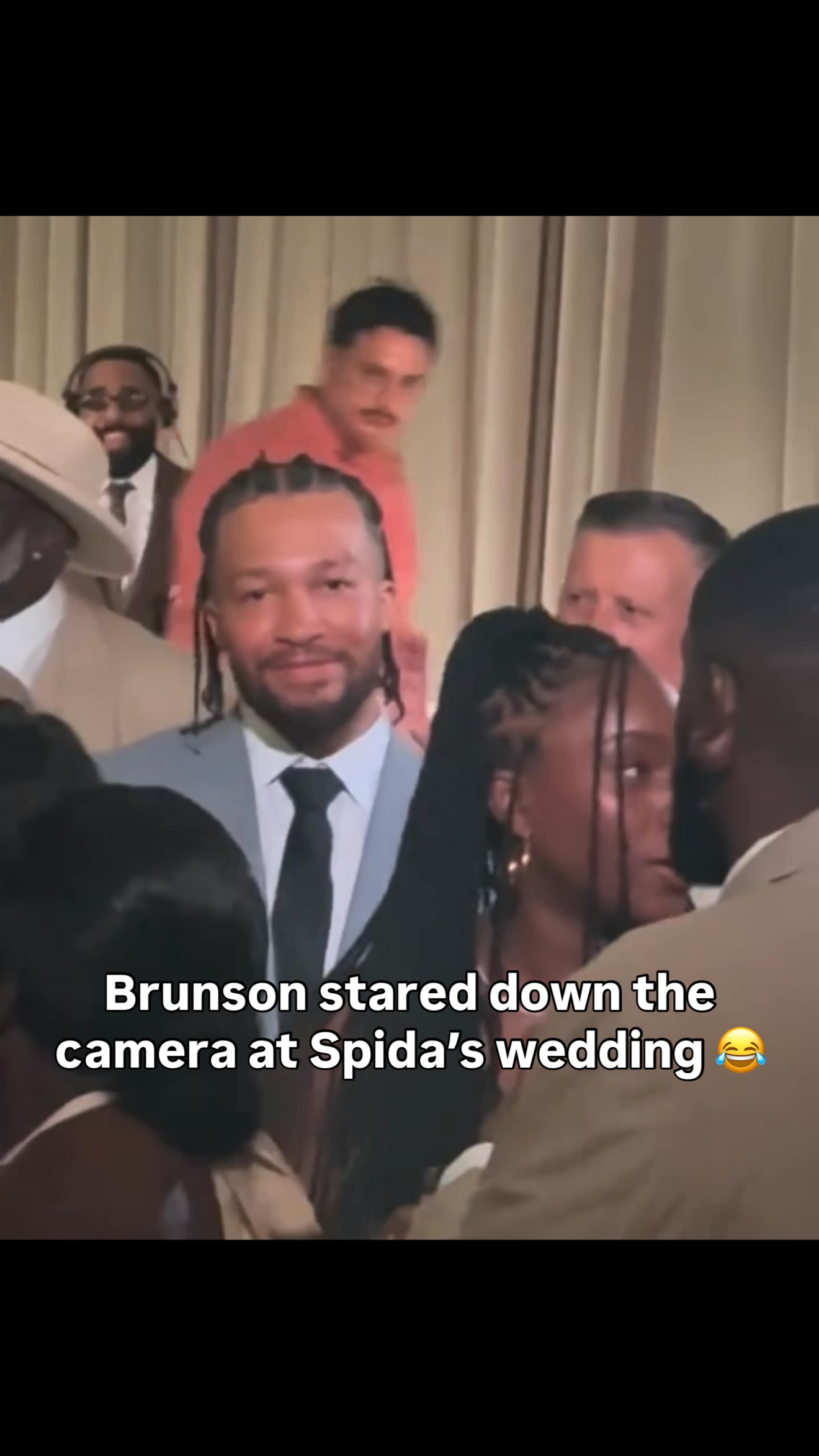 Brunson was staring down Jaylen Brown’s camera 🤣🤣🤣 (via @fchwpo)