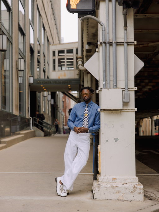 Day 2 @chicagocollective with @extraitastyle Today’s look featured a few vintage pieces. My favorite piece from today’s look is the vintage @versace tie. It was definitely the start of the show. I have a ton of Italian brands that I will be visiting today, so stay tuned for me to share them in my stories. 

📸 @chrisjohnmillington has been making sure my flicks have been fire. 

#extraitastyle #chicagocollective #menswearblogger #vintagestyling #mensfashiontips
