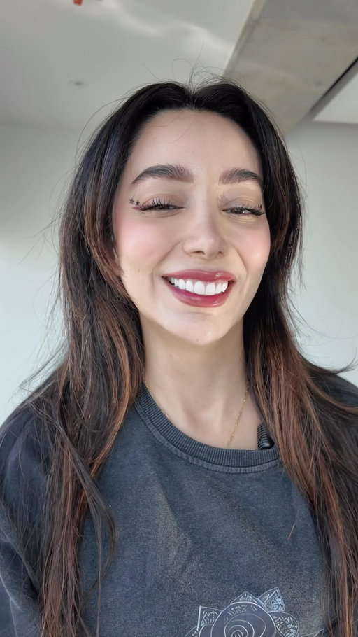 مامانم اومدهههههههه

Products used: 

SPF glow by @medicube_global_official 

Eye serum by @thenimetyou 

Foundation by @yslbeauty 

Liquid blush and highlighter and brow gel by @rarebeauty 

Concealer by @kosas 

Lip liner by @bareminerals 

Eyeliner by @urbandecaycosmetics 

Brow pencil by @morphe2 

Star stamp by @colourpopcosmetics 

Mascara by @lorealparis 

Setting powder by @charlottetilbury 

Blush by @diorbeauty