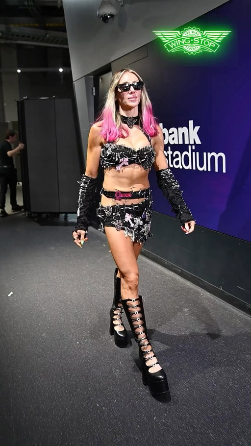 Love the new hair! 😉🫶 @charlottewwe honors @alexa_bliss_wwe_ as she heads into #SummerSlam for the Interim WWE Women’s Title Ladder Match!

Presented by @wingstop

#SummerSlam streams TONIGHT at 6 ET/3 PT on the @espn App with ESPN Unlimited!
