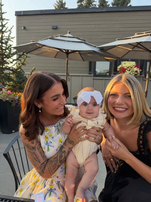 Life is just better with Auntie Lo Lo in town 💛