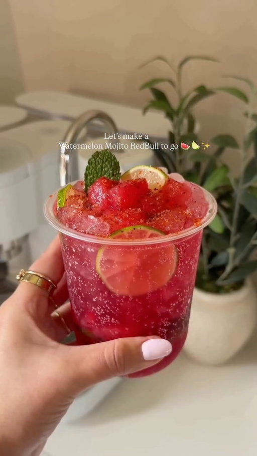 Watermelon mojito RedBull + Tajín 🍉🍋‍🟩✨

#Redbull #tajin #mojitomocktail #watermelon #watermelonmojito