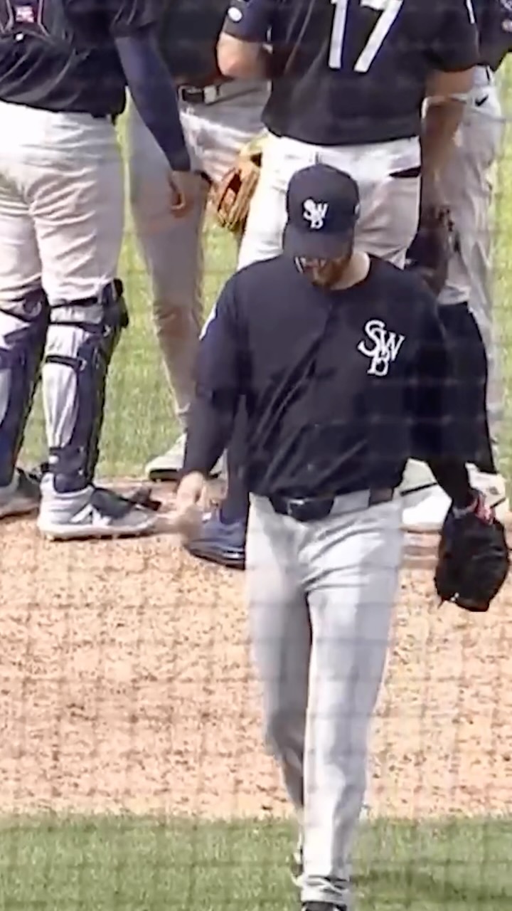 Jake Bird has a lengthy conversation with two outs in the ninth inning of a 13-3 game. He was traded to the Nationals for Luis Garcia Jr. 

#yankees #baseball #sports #mlb