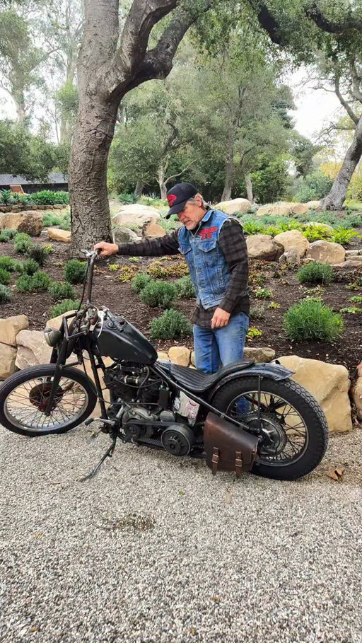 Hanging with this little Cito Rat and his 36 knuckle head Harley.