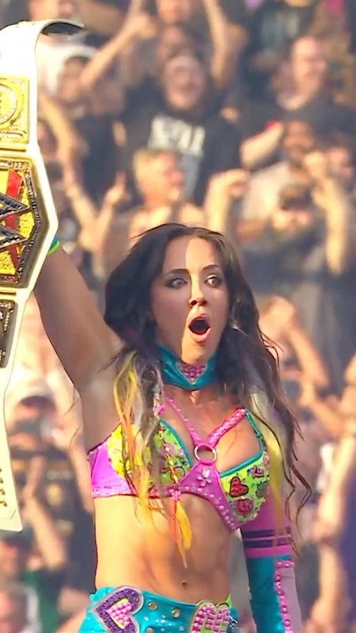 SHE DID IT! CHELSEA GREEN IS YOUR INTERIM WWE WOMEN’S CHAMPION!!! #SummerSlam