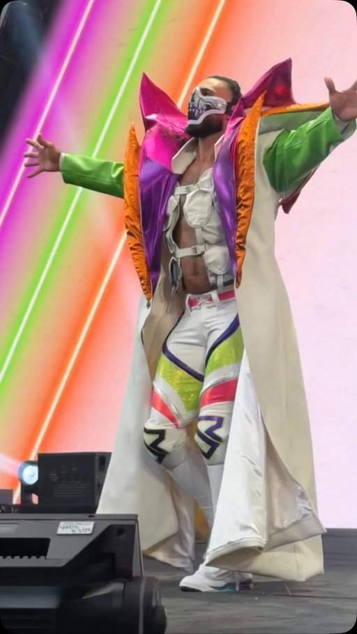 Seth Rollins entrance at Summerslam #WWE