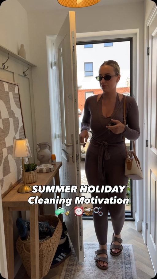 The summer holiday tornado has hit my house, anyone else?? Ad🌪️😂 Luckily my new summer mum hack the Vax HandVac Pro is on hand for the daily crumbs and little spills.
And yes… my son is now officially in charge of the floors for £2 pocket money a week. It’s about time he cleans up after himself 🤣

I’ve luckily managed to grab a discount code for you for the HandVac for a limited time use code ‘SUMMER’ to save an extra 10%☀️

#cleaningmotivation #speedclean #ukmum #schoolsout #mumhack @vaxcleanhome