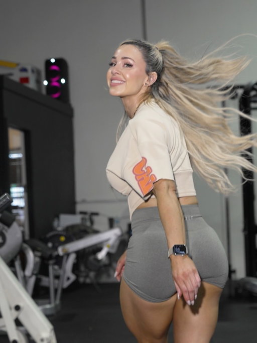 Here’s a workout to target your GLUTES 🍑👇

Save this post and try it for yourself 🔥💪

1. Single Leg Press 15,12,10
2. Rack Supported Bulgarian Split Squats 3x10
3. Machine Hip Thrust 15,12,10
4. Smith Machine Romanian Deadlift 3x10
5A. Cable Curtsy Kickbacks 3x10
5B. Cable Hip Abductions 3x20

Check out my High Tension Glutes Program on @liftit.app if you’re looking for more workouts like this 📲💥

#trainingforlife #stronglife #exerciseroutine