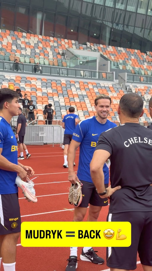 𝐅𝐈𝐍𝐀𝐋𝐋𝐘 𝐁𝐀𝐂𝐊 𝐎𝐍 𝐓𝐇𝐄 𝐏𝐈𝐓𝐂𝐇 😍 @chelseafc

For the first time since December 2024, Mykhailo Mudryk has returned to team training 💪

New signings Danny Welbeck and Geovany Quenda have also joined the Chelsea squad in Hong Kong 🤝