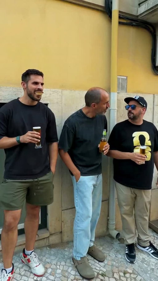 We witnessed a crime against Portuguese culture today. 😭🇵🇹
Eatting pastel de nata...
WITH A SPOON.
No Ritas were hurt in the making of this video, but everyone else took psychic damage.