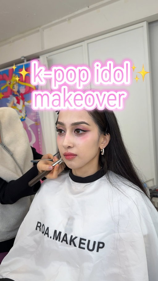 who is that girl at the end because i do not recognize her 😭 i’ve been wanting to get a k-pop makeover in korea for years!!! i’m so glad i did it because i learned so much. some of these products are much harder to get overseas but i’ll figure out a way 🥲

some of the products i was able to identify:
@thesaem.official triple pot concealer
@romand_us @romandyou single matte shadow
@clio_official @cliocosmetics_global muse master palette in no. 02 flower sedan coral
@anua_global pdrn hyaluronic acid capsule 100 serum
@lummir_makeup light on eyes shadow palette in 11pm 02 summer night
@ongredients.global @ongredients.official skin barrier calming lotion
@athe.official vegan relief blemish balm pdrn
@toocoolforschool_official smudging under liner
@mude_official mude inspire skinny browcara
@lilybyred_official @lilybyred_global luv beam cheek
@cezannecosmetics drawing double eyelid eyeliner in 20 shadow grei
@2an_global @2an_official @2an_official_jp eye palette in 13 sand pink
@glowishere glow shattered glass glitter in division
@clio_official @cliocosmetics_global lip pencil
@colorgram_global fruity glass tint
@aoucosmetics aou glowy tint balm
@sonatural.co.kr so.natural all day tight make up setting fix
makeup done by @roa.makeup_

#koreanmakeup #kpopidol #makeuptransformation #kbeauty